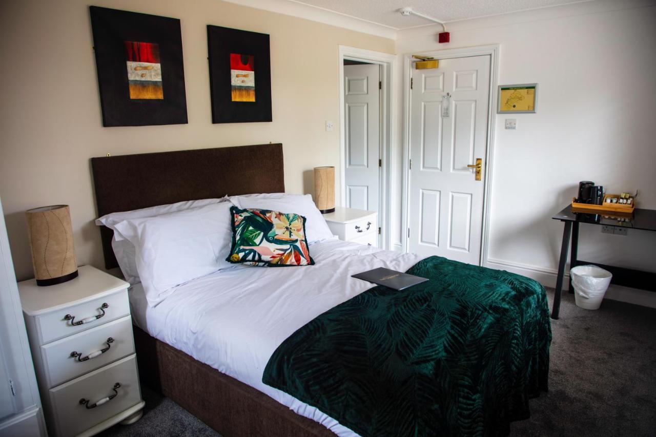 The Charlton Boutique Hotel เชลเทนแฮม ภายนอก รูปภาพ