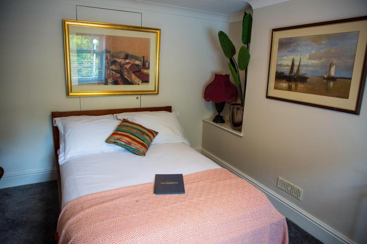 The Charlton Boutique Hotel เชลเทนแฮม ภายนอก รูปภาพ