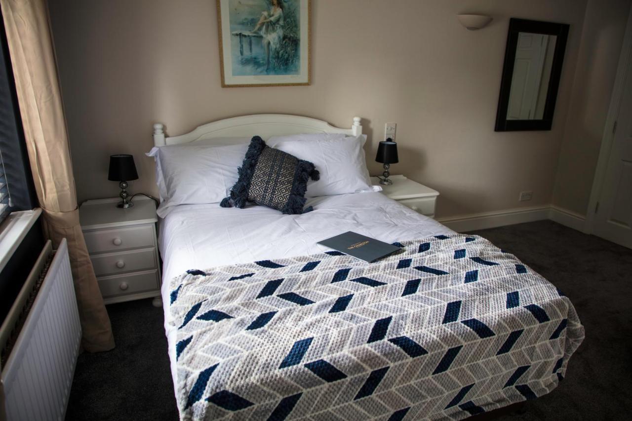 The Charlton Boutique Hotel เชลเทนแฮม ภายนอก รูปภาพ