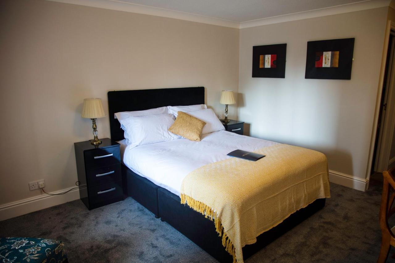 The Charlton Boutique Hotel เชลเทนแฮม ภายนอก รูปภาพ