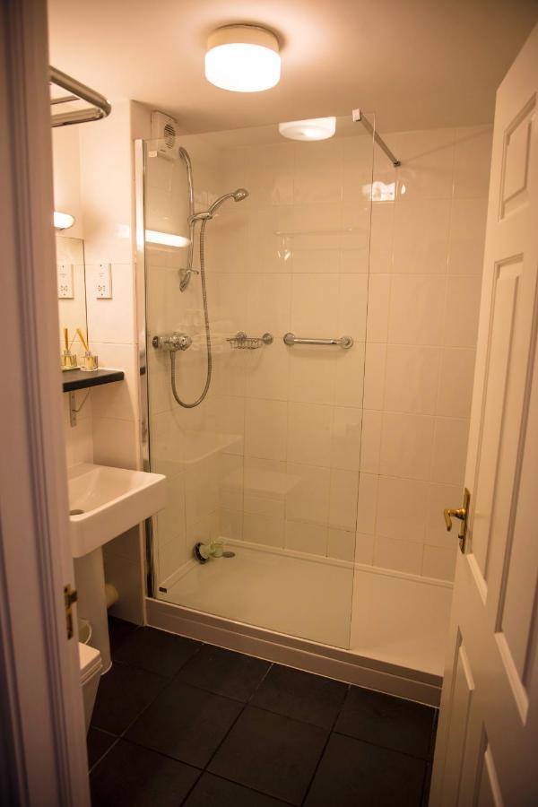 The Charlton Boutique Hotel เชลเทนแฮม ภายนอก รูปภาพ
