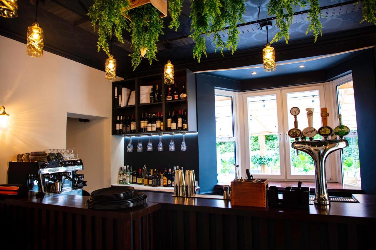 The Charlton Boutique Hotel เชลเทนแฮม ภายนอก รูปภาพ