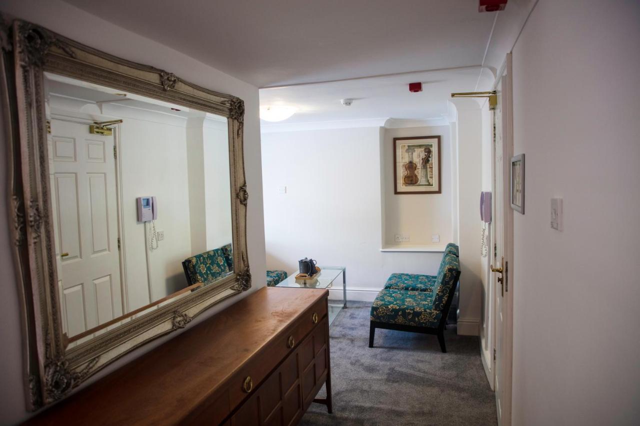 The Charlton Boutique Hotel เชลเทนแฮม ภายนอก รูปภาพ