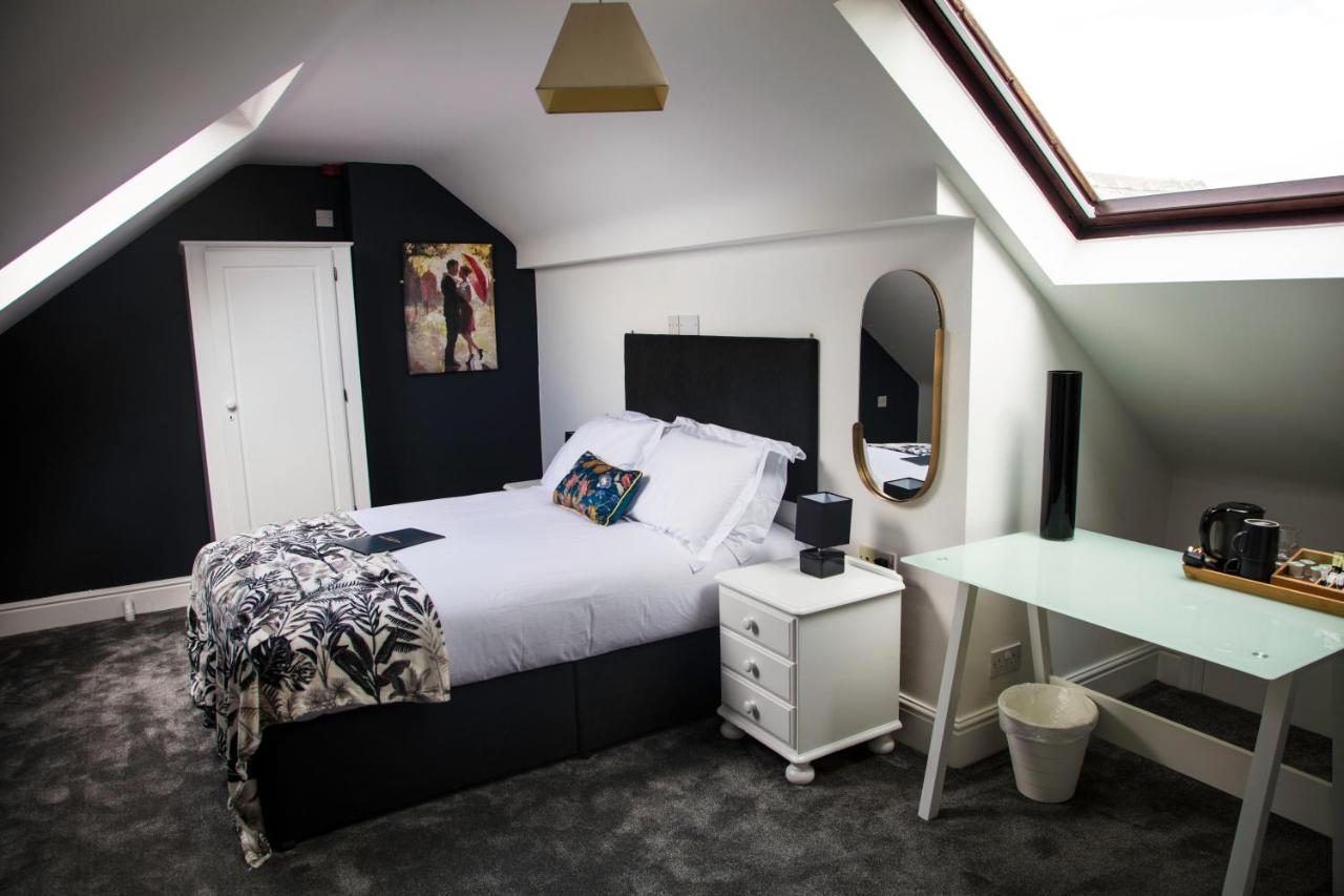 The Charlton Boutique Hotel เชลเทนแฮม ภายนอก รูปภาพ